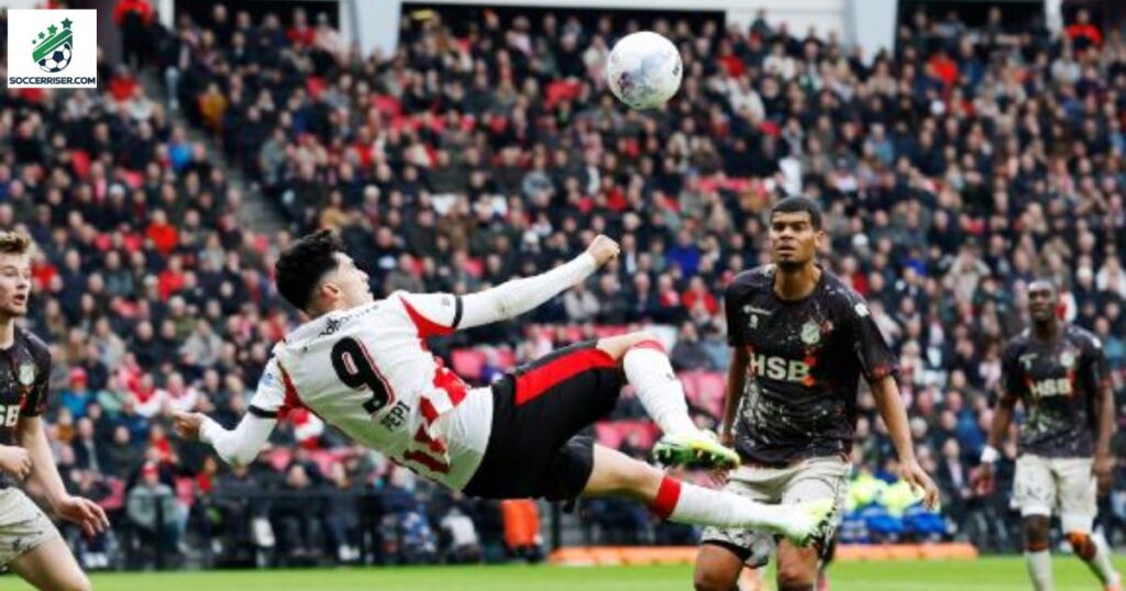Ricardo Pepi scores overhead kick for PSV