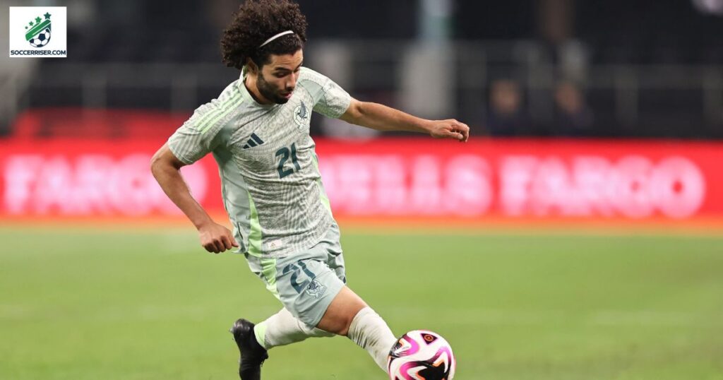 César Huerta is right footed