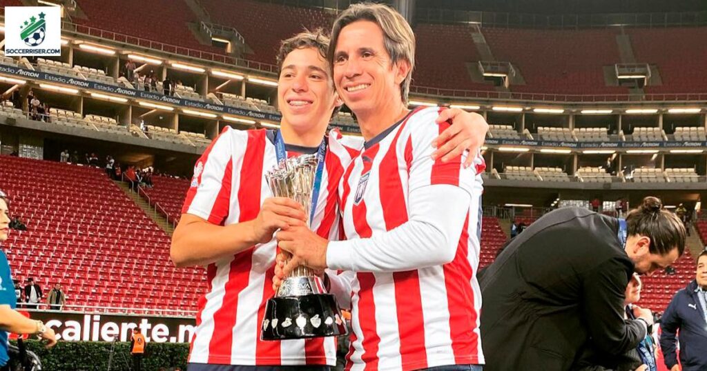 Mateo Chávez with his father Tilón Chávez