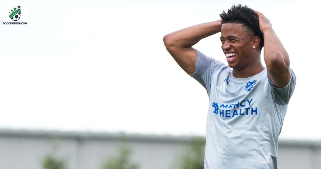Kristian Fletcher salary $2,437 (£1,829 / €2,144) per week at FC Cincinnati 