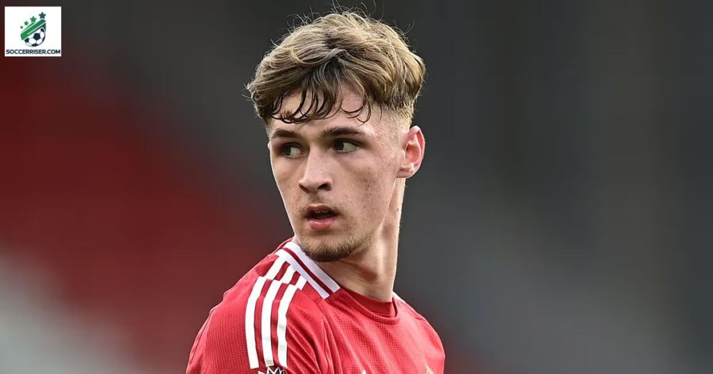 Tyler Fletcher Weekly Salary $3,900 (£3,000) at Manchester United 